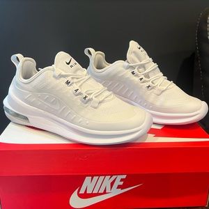Woman’s White Nike Air Max Axis Sneakers